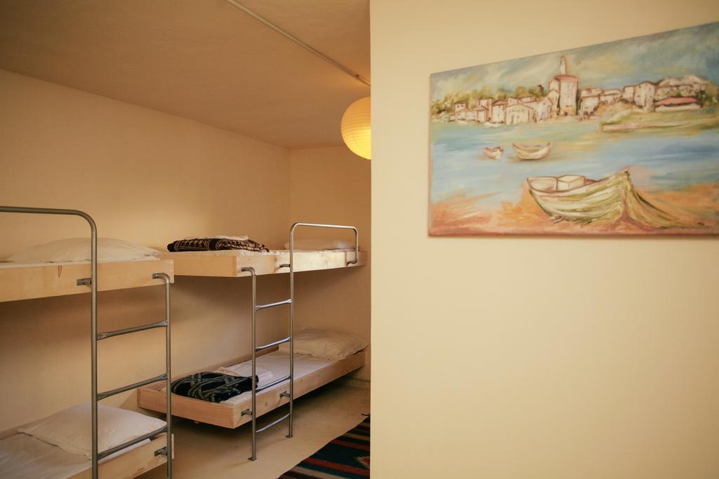 Zig Zag Hostel Tirana Zimmer foto