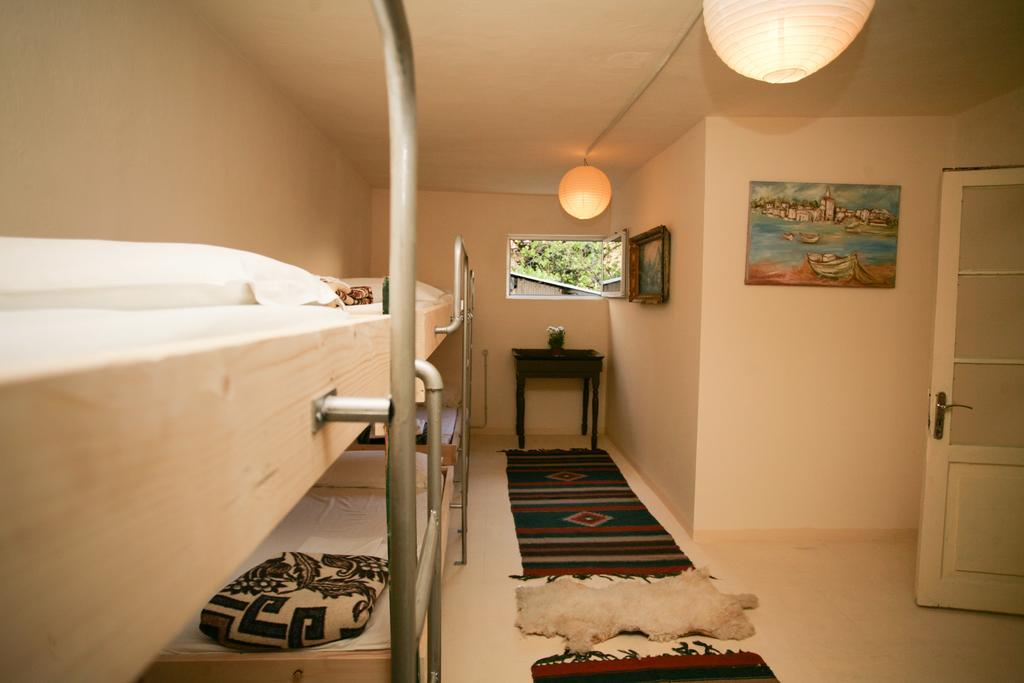Zig Zag Hostel Tirana Zimmer foto