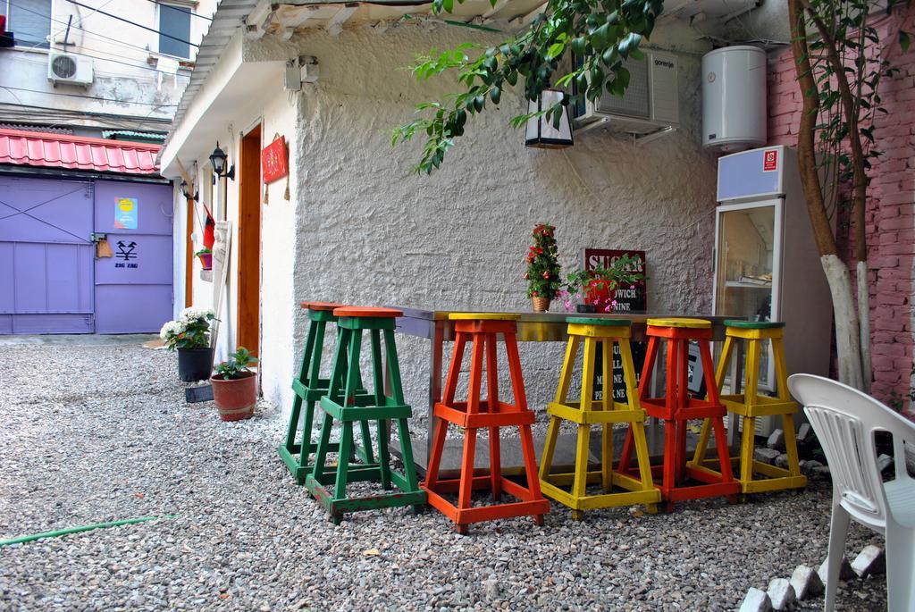 Zig Zag Hostel Tirana Exterior foto